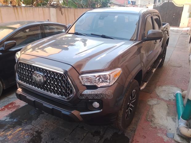 Toyota Tacoma 2018 Gray