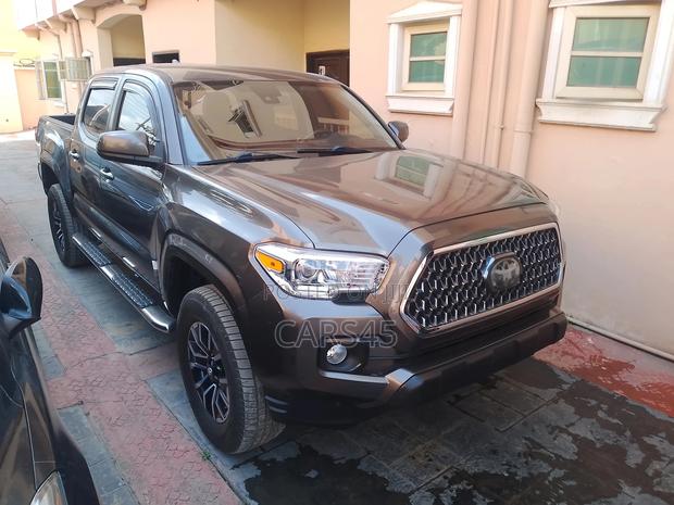 Toyota Tacoma 2018 Gray