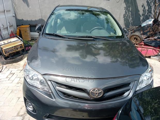 Toyota Corolla LE 4dr Sedan (1.8L 4cyl 4A) 2010 Gray