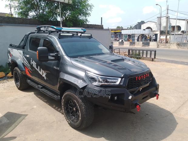 Toyota Hilux 2019 Gray