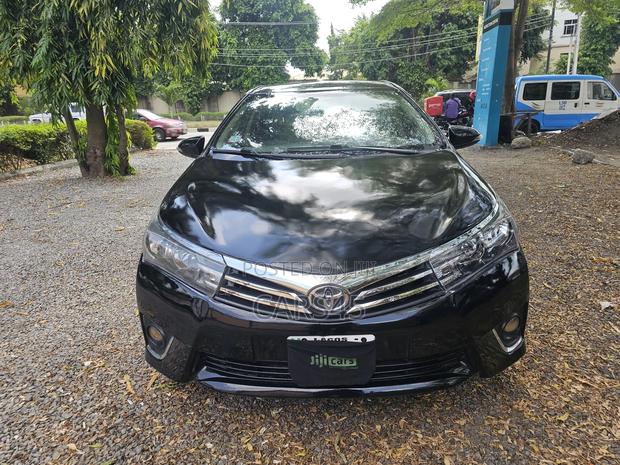Toyota Corolla 2015 Black