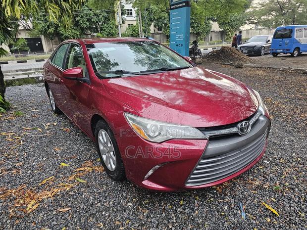 Toyota Camry LE 4dr Sedan (2.5L 4cyl 6A) 2015 Red