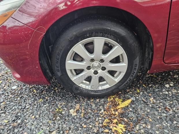 Toyota Camry LE 4dr Sedan (2.5L 4cyl 6A) 2015 Red