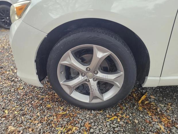 Toyota Venza XLE 4dr Wagon AWD (3.5L 6cyl 6A) 2014 White