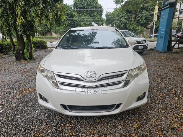 Toyota Venza XLE 4dr Wagon AWD (3.5L 6cyl 6A) 2014 White
