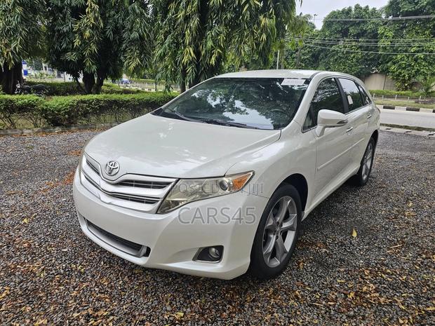 Toyota Venza XLE 4dr Wagon AWD (3.5L 6cyl 6A) 2014 White