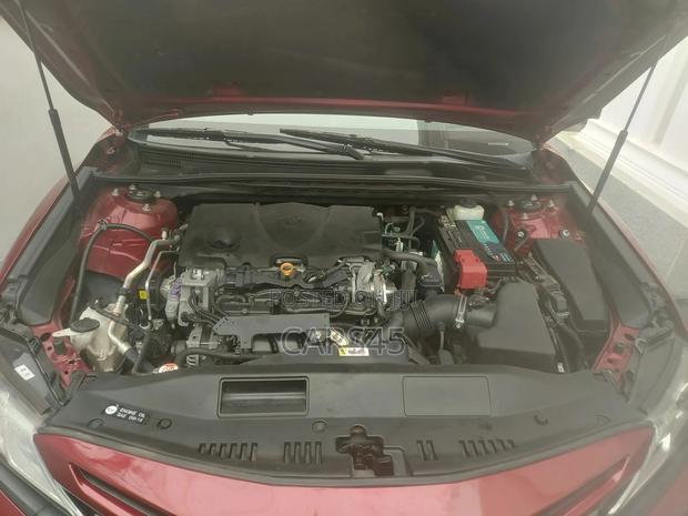 Toyota Camry SE FWD (2.5L 4cyl 8AM) 2018 Red