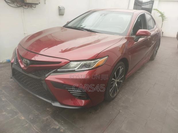 Toyota Camry SE FWD (2.5L 4cyl 8AM) 2018 Red