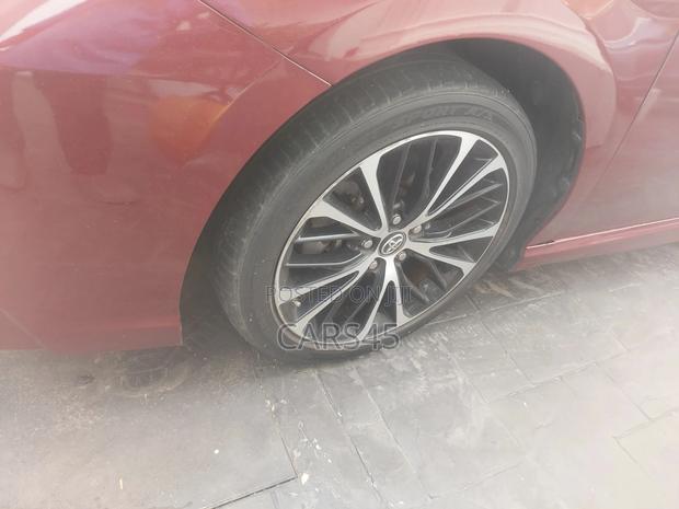 Toyota Camry SE FWD (2.5L 4cyl 8AM) 2018 Red