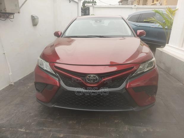 Toyota Camry SE FWD (2.5L 4cyl 8AM) 2018 Red