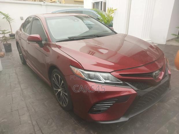 Toyota Camry SE FWD (2.5L 4cyl 8AM) 2018 Red
