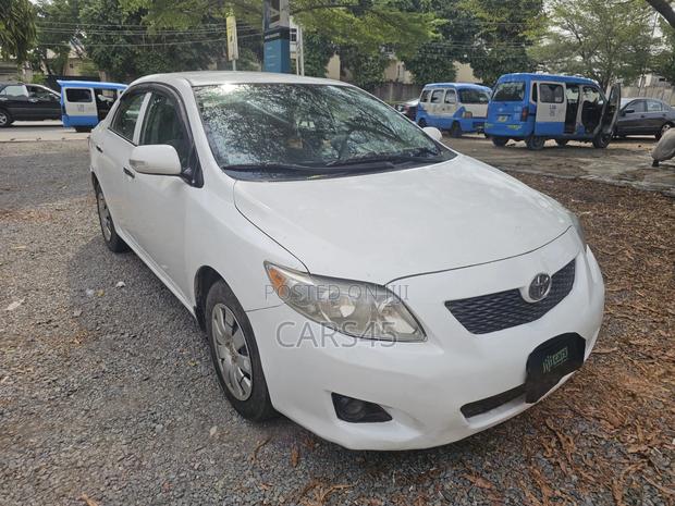Toyota Corolla 2009 White