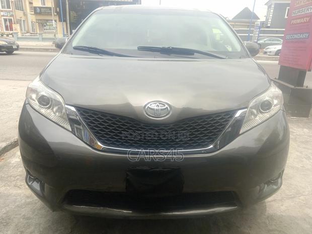 Toyota Sienna XLE Limited 2014 Gray