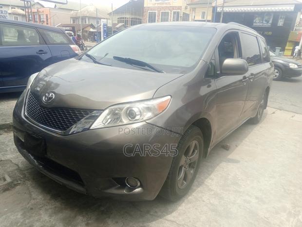 Toyota Sienna XLE Limited 2014 Gray