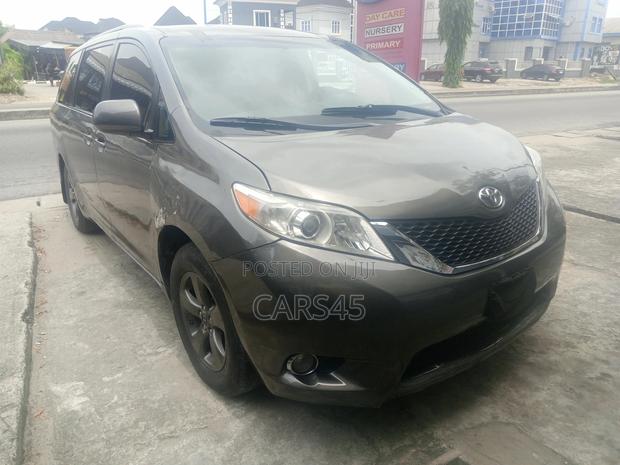 Toyota Sienna XLE Limited 2014 Gray