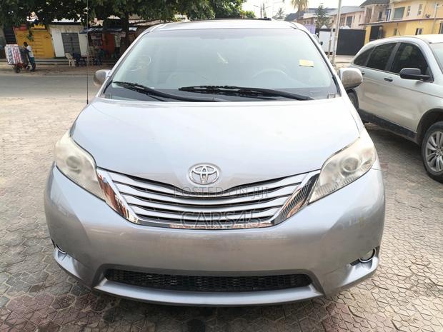 Toyota Sienna 2013 Silver