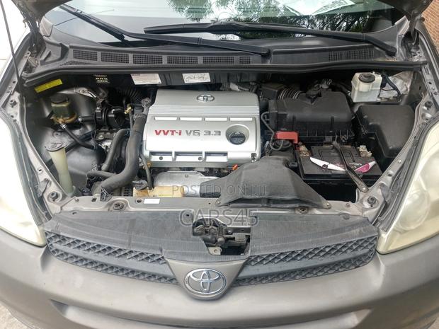 Toyota Sienna 2005 Gray
