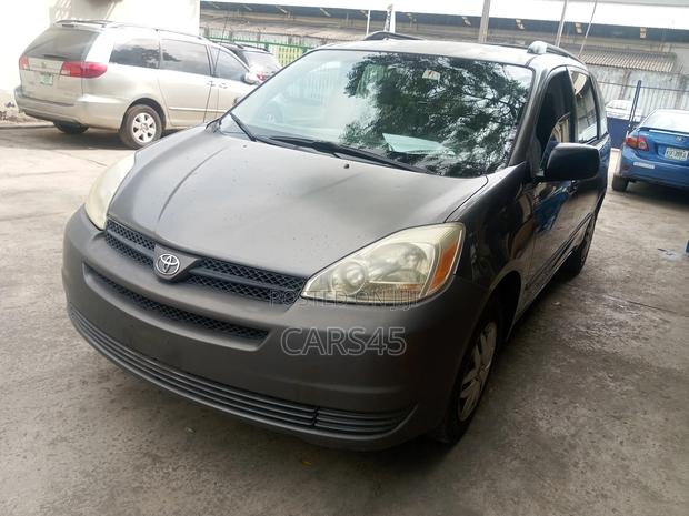 Toyota Sienna 2005 Gray