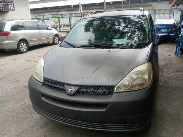 Toyota Sienna 2005 Gray
