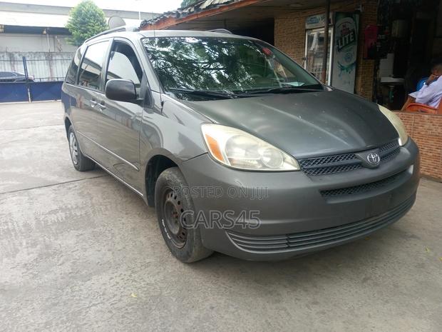 Toyota Sienna 2005 Gray