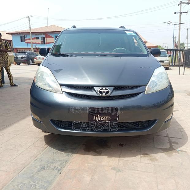 Toyota Sienna 2006 Gray
