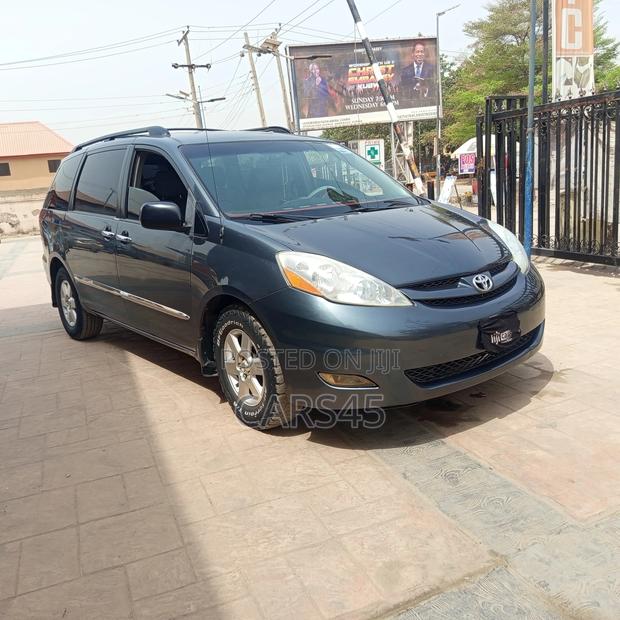 Toyota Sienna 2006 Gray