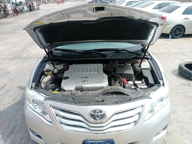 Toyota Camry 2010 Silver