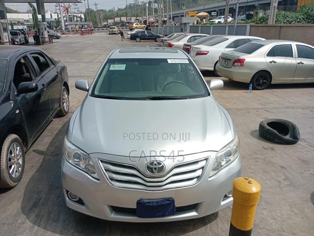 Toyota Camry 2010 Silver