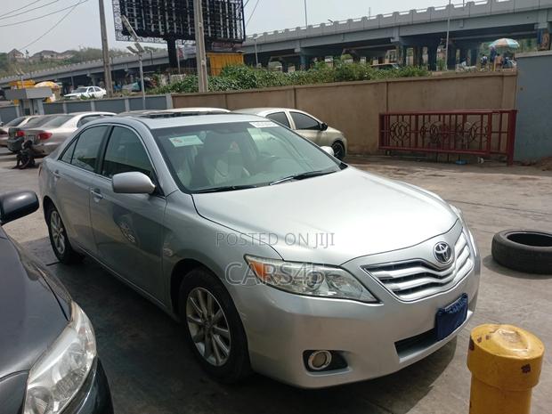 Toyota Camry 2010 Silver