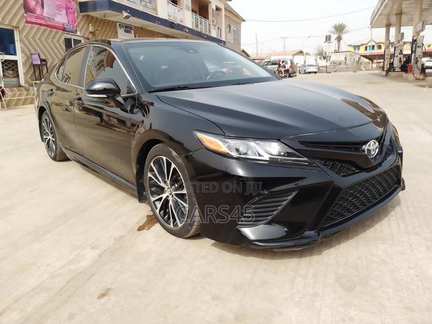 Toyota Camry SE (2.5L 4cyl 8A) 2019 Black