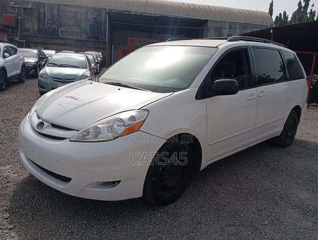 Toyota Sienna 2005 White