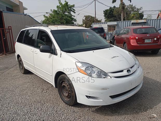 Toyota Sienna 2005 White