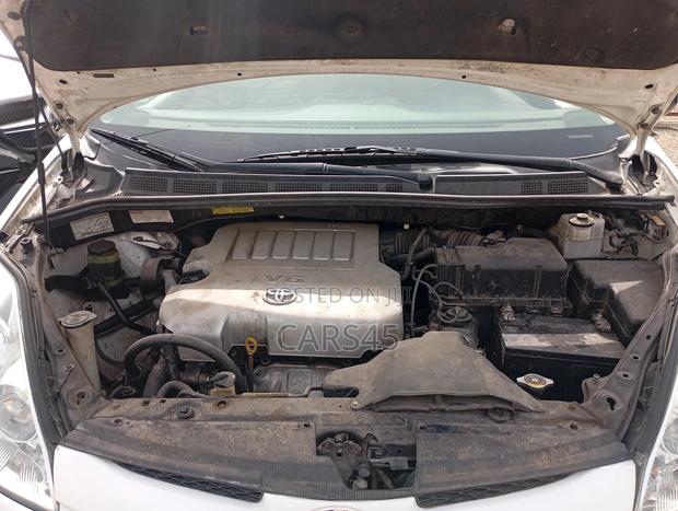 Toyota Sienna 2005 White