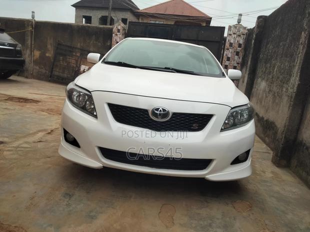 Toyota Corolla 2009 White
