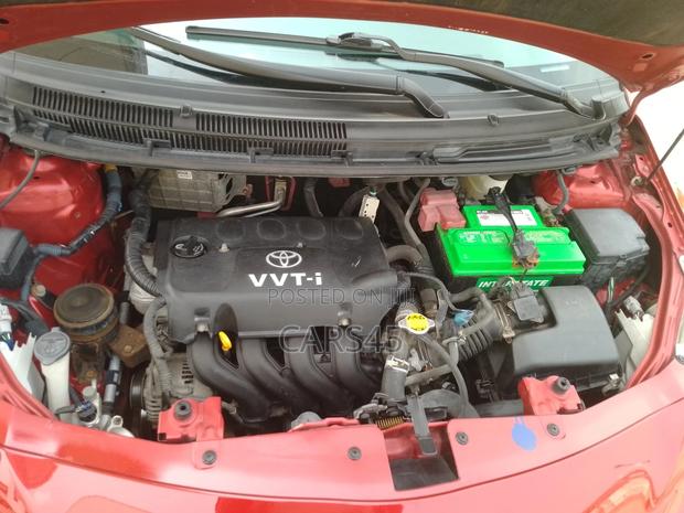 Toyota Yaris 2010 Red