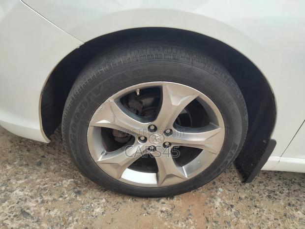 Toyota Venza 2011 White