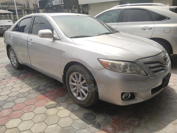 Toyota Camry 2010 Silver