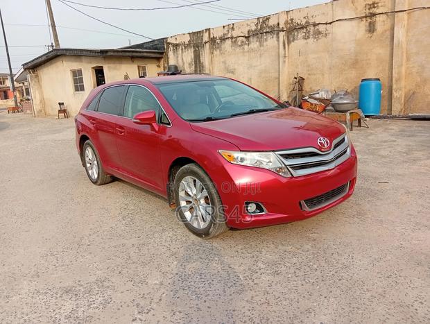 Toyota Venza LE 4dr Wagon AWD (2.7L 4cyl 6A) 2014 Red