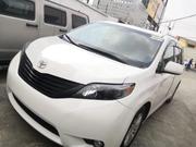 Toyota Sienna 2013 White for sale