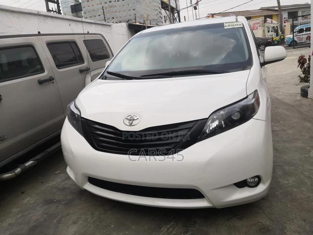 Toyota Sienna 2013 White