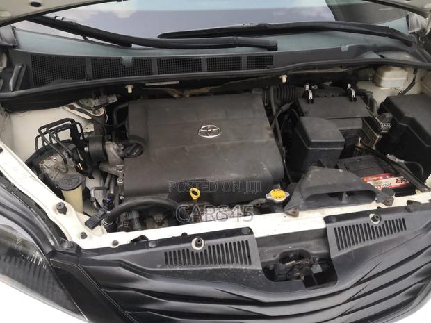 Toyota Sienna 2013 White