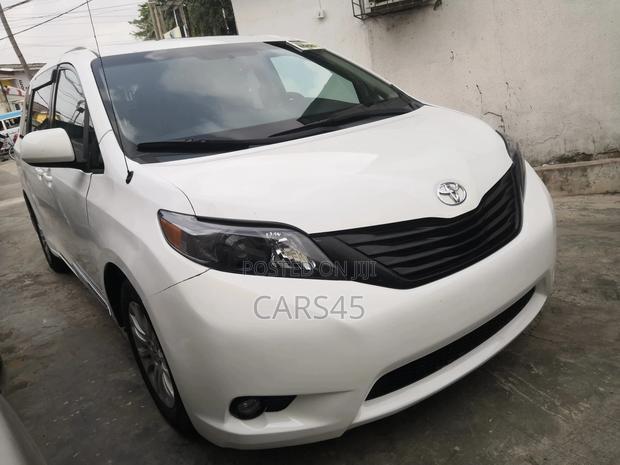 Toyota Sienna 2013 White