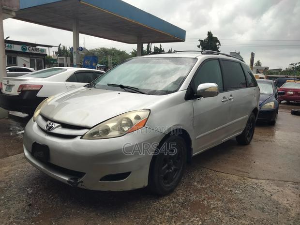 Toyota Sienna 2006 Silver