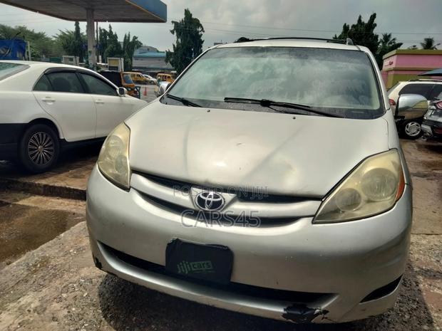 Toyota Sienna 2006 Silver