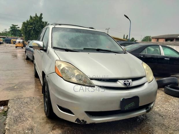 Toyota Sienna 2006 Silver