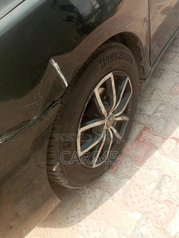 Toyota Camry LE 4dr Sedan (2.5L 4cyl 6A) 2011 Beige