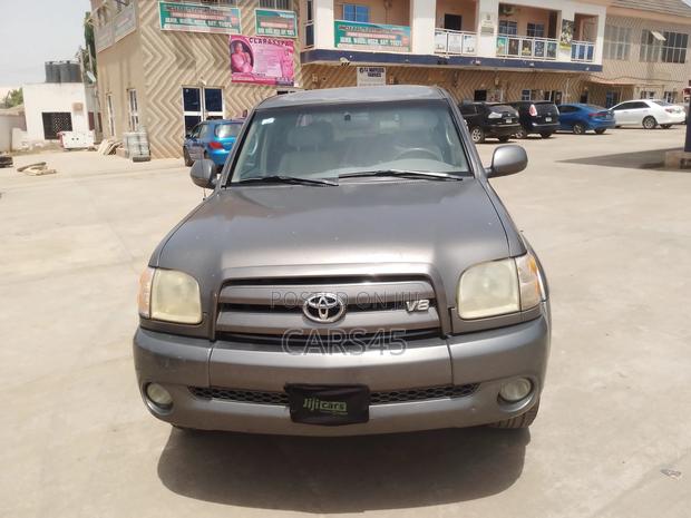 Toyota Tundra 2010 Gray