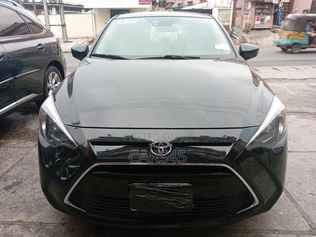 Toyota Yaris 2017 Black