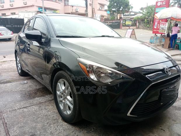 Toyota Yaris 2017 Black
