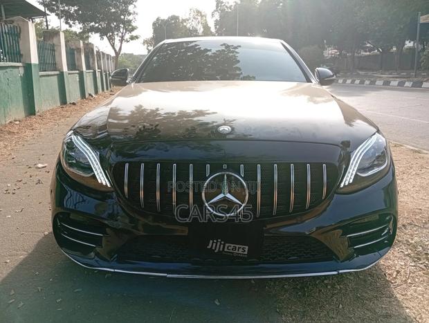 Mercedes-Benz C300 2016 Black